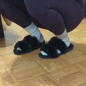 Hurley Black Fuzzy Slippers